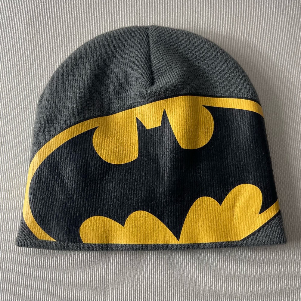 Batman Knit DC Comics Beanie skullcap hat Youth 4-16
Grey color